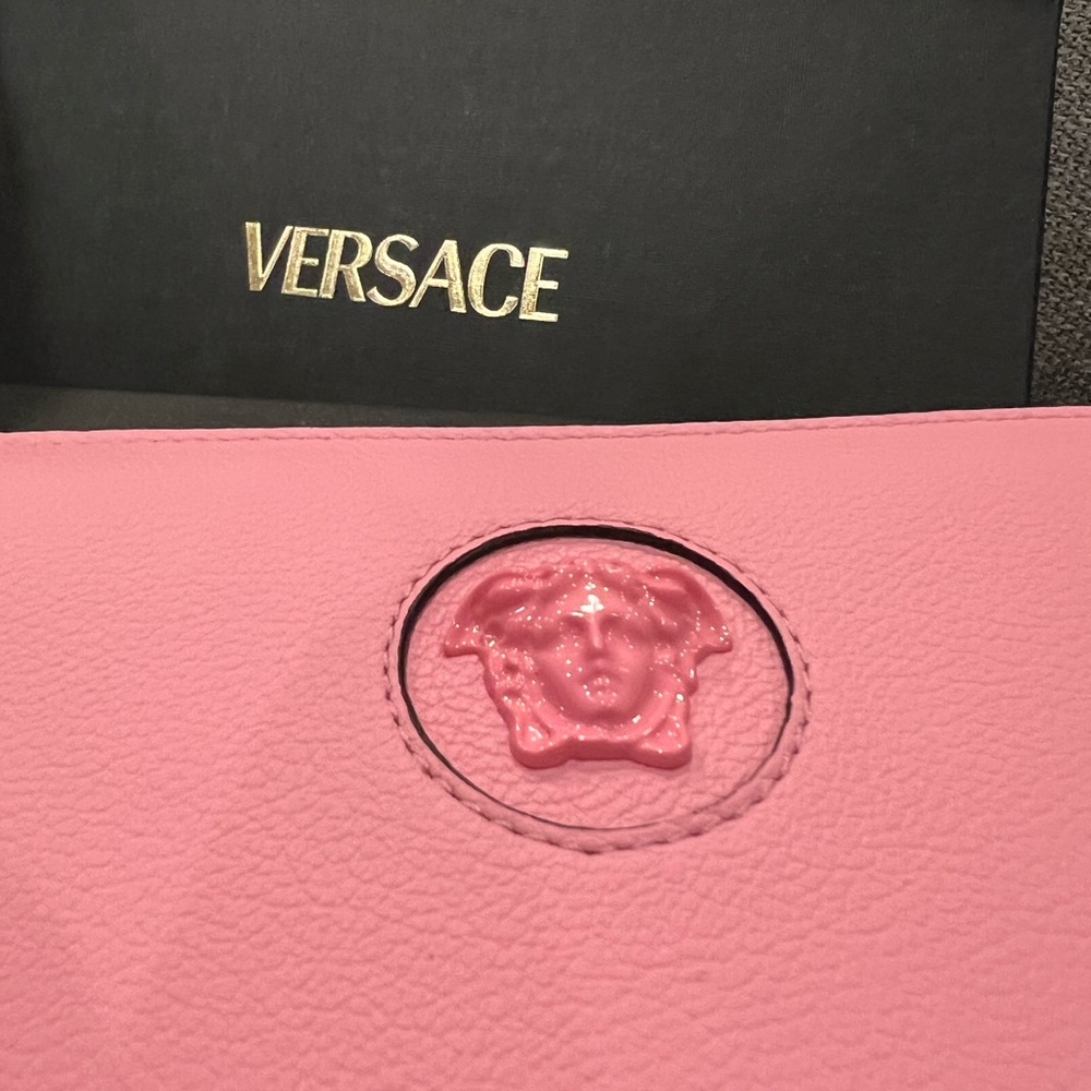 New Versace Medusa Long Pink Zip-Around Wallet - Picture 3 of 15